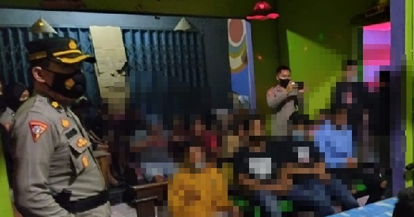 Buka Secara Diam-diam, Karyawan dan Pengunjung Karaoke Digaruk Timsus Pasopati