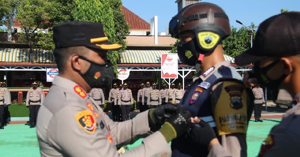 Komitmen Ciptakan Wilayah Bebas dari Korupsi, Kapolres Pati Sematkan Pin Zona Integritas