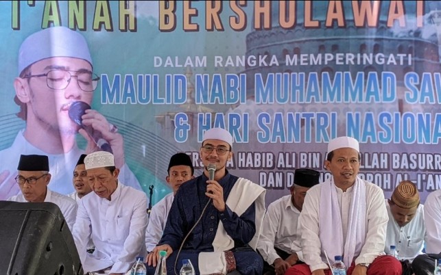 Iánatut Tholibin Cebolek Bersholawat Dalam Rangka Maulid Nabi Muhammad