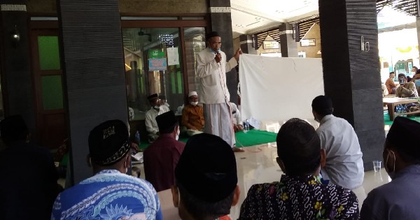 Buka Selambu Makam Waliyullah Syeh Ronggo Kusumo dan Prosesi Lelang