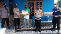 Polsek Jakenan Bagikan 20 Paket Bantuan untuk Pekerja Seni di Bungasrejo