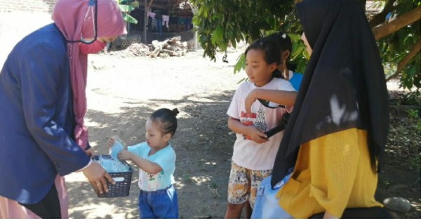 Sosialisasi dan Pembagian Masker Bagi Warga Desa Kembang Dukuhseti