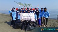 Aksi Peduli Lingkungan Mahasiswa KKN UIN Walisongo di Pantai Tirang