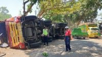 Kecelakaan Tunggal, Truk Tronton Bermuatan Bahan Kimia Oleng di Trangkil