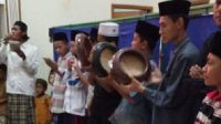 Melafalkan Shalawat Barzanzi di Bulan Maulud