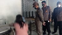 Razia Karaoke Pati Kota, Dua PK Sembunyi di Belakang dan 2 Pengunjung Naik ke Atap Rumah Warga