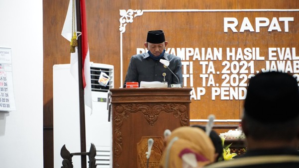 Seluruh Fraksi Sampaikan Tanggapan Terhadap Dua Raperda Prakarsa
