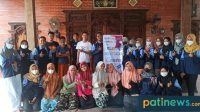 Di Kertomulyo, Para Mahasiswa Ini Adakan Edukasi Pelatihan Desain Canva
