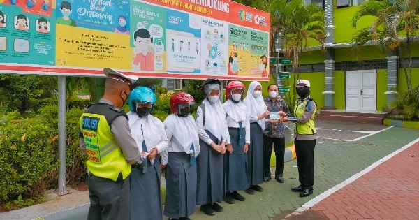 Hari ke 11 Operasi Zebra Candi, Satlantas Polres Pati Edukasikan Jaga Prokes di Sekolah