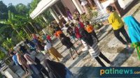 Tingkatkan Imun, Tim KKN UIN Walisongo Ajak Warga Tawangrejo Senam Bersama