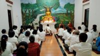 Umat Buddha di Pati Tunaikan Perayaan Kathina