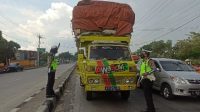 Cegah Laka Lantas, Ipda Wahyu Hardiana Beri Himbauan Sopir Truk