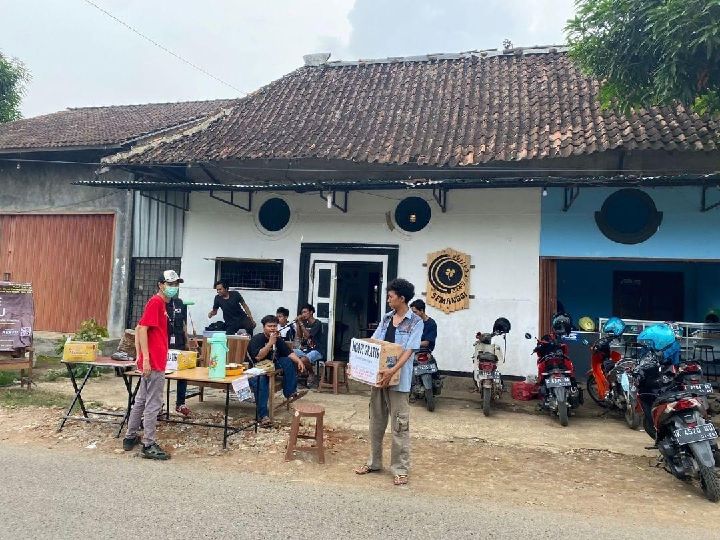 Galang Donasi Peduli Semeru, Sejumlah Coffe Shop Bagi-bagi Kopi Gratis di Eks Stasiun Tayu