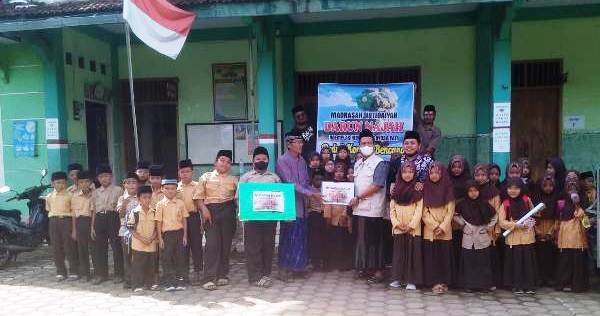 MI Darun Najah Ngemplak Kidul Peduli Korban Bencana Erupsi Semeru