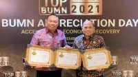 Rivan A Purwantono dan Myland, Dirut dan Dirkeu Jasa Raharja Raih Penghargaan TOP BUMN Awards 2021 
