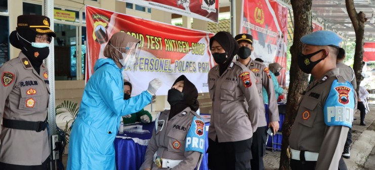 Dokkes Polres Pati Gelar Rapid Test Swab Antigen Bagi Seluruh Personel Polres Pati