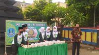 Santri SMPN 1 Wedarijaksa Berbagi Sarapan Gratis