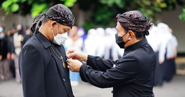49 ASN di Pati Terima Satya Lencana Karya Satya