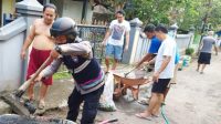 Waspada Demam Berdarah, Bhabinkamtibmas Polsek Pati Kerja Bakti Bersama Warga