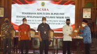 Serahkan SK PNS, Bupati: Laksanakan Kewajiban Baru Menuntut Hak