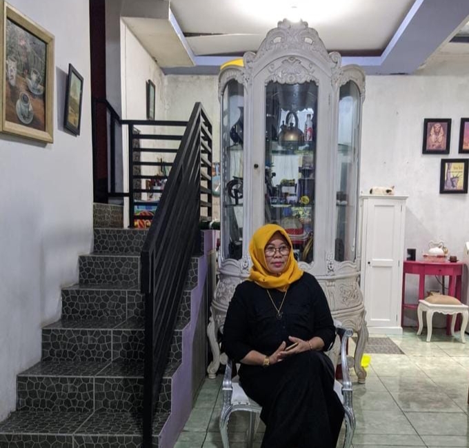 Lasmini, seorang perempuan pengusaha Jepara.(Foto:SN/dok-hp) Lasmini, seorang perempuan pengusaha Jepara.(Foto:SN/dok-hp)