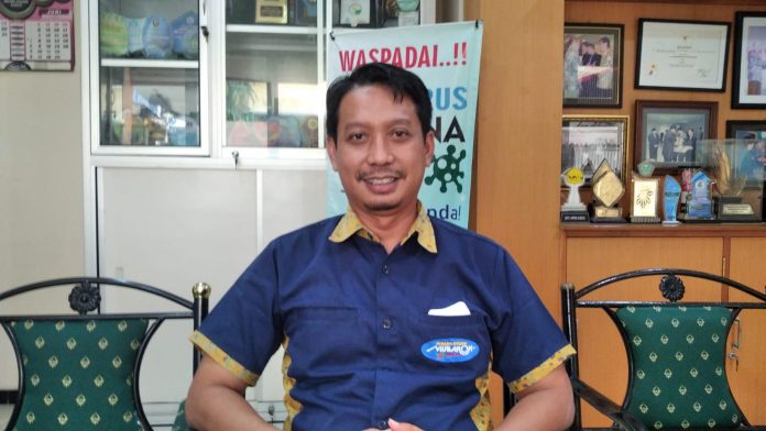 Marketing Manager Mubarakfood Muhammad Kirom saat ditemui di kantornya, (Foto : Adam Naufaldo) Marketing Manager Mubarakfood Muhammad Kirom saat ditemui di kantornya, (Foto : Adam Naufaldo)