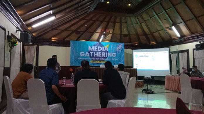 BPJS Kesehatan KC Pati bersama dengan sejumlah awak media dalam kegiatan Media Gathering di Laras Asri, Salatiga Kamis (28/7/2022) BPJS Kesehatan KC Pati bersama dengan sejumlah awak media dalam kegiatan Media Gathering di Laras Asri, Salatiga Kamis (28/7/2022)