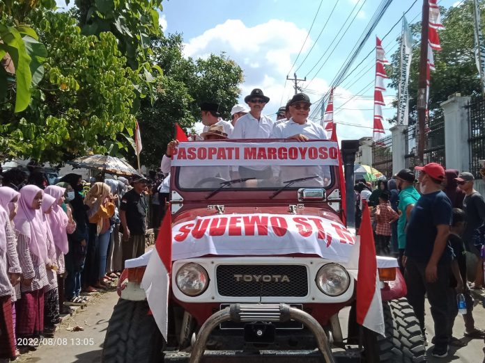 Anggota DPR RI, Sudewo saat ikut karnaval dalam rangkaian acara Haul Mbah Ahmad Mutamakkin, Senin (8/8/2022) Anggota DPR RI, Sudewo saat ikut karnaval dalam rangkaian acara Haul Mbah Ahmad Mutamakkin, Senin (8/8/2022)