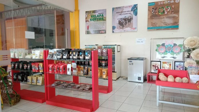 Ilustrasi deretan produk Usaha Mikro Kecil dan Menengah (UMKM) Ilustrasi deretan produk Usaha Mikro Kecil dan Menengah (UMKM)