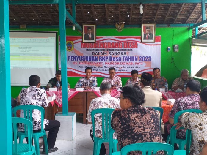 Berlangsung Musyawarah Perencanaan Pembangunan Desa (Musrenbangdes) Desa Dadirejo, Kecamatan Margorejo, Pati, Selasa (18/10/2022) Berlangsung Musyawarah Perencanaan Pembangunan Desa (Musrenbangdes) Desa Dadirejo, Kecamatan Margorejo, Pati, Selasa (18/10/2022)