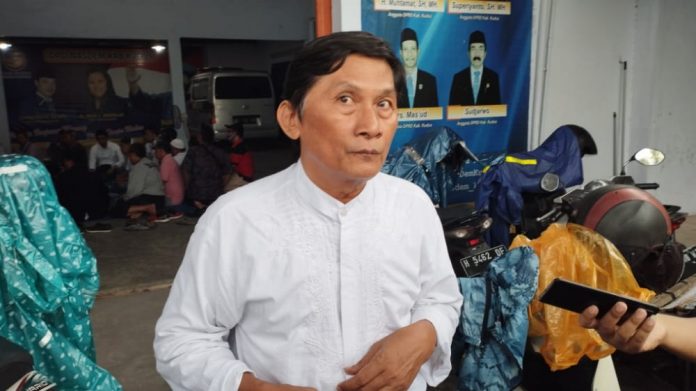 Ketua Forum Komunikasi Relawan Anies Baswedan (FKARB) Kudus saat ditemui di Kantor DPD NasDem Kudus seusai kegiatan Ketua Forum Komunikasi Relawan Anies Baswedan (FKARB) Kudus saat ditemui di Kantor DPD NasDem Kudus seusai kegiatan
