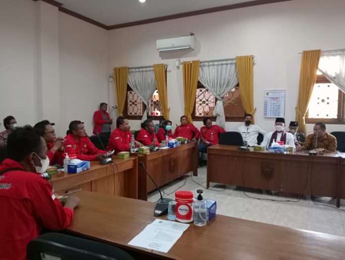 Berlangsung audiensi LSM Joyo Kusumo dengan komisi C DPRD Pati Berlangsung audiensi LSM Joyo Kusumo dengan komisi C DPRD Pati
