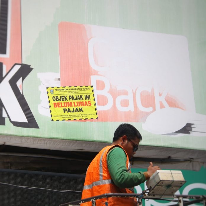Penertiban pajak yang dilakukan BPPKAD Kudus Penertiban pajak yang dilakukan BPPKAD Kudus