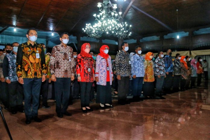 171 pejabat struktural dan fungsional dilantik di Pendapa Kabupaten Kudus 171 pejabat struktural dan fungsional dilantik di Pendapa Kabupaten Kudus