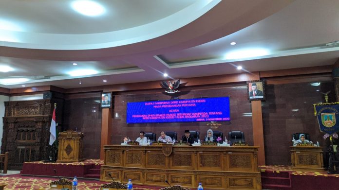 Pandangan Umum Fraksi Terhadap Ranperda Tentang APBD Kabupaten Kudus Tahun Anggaran 2023 Pandangan Umum Fraksi Terhadap Ranperda Tentang APBD Kabupaten Kudus Tahun Anggaran 2023