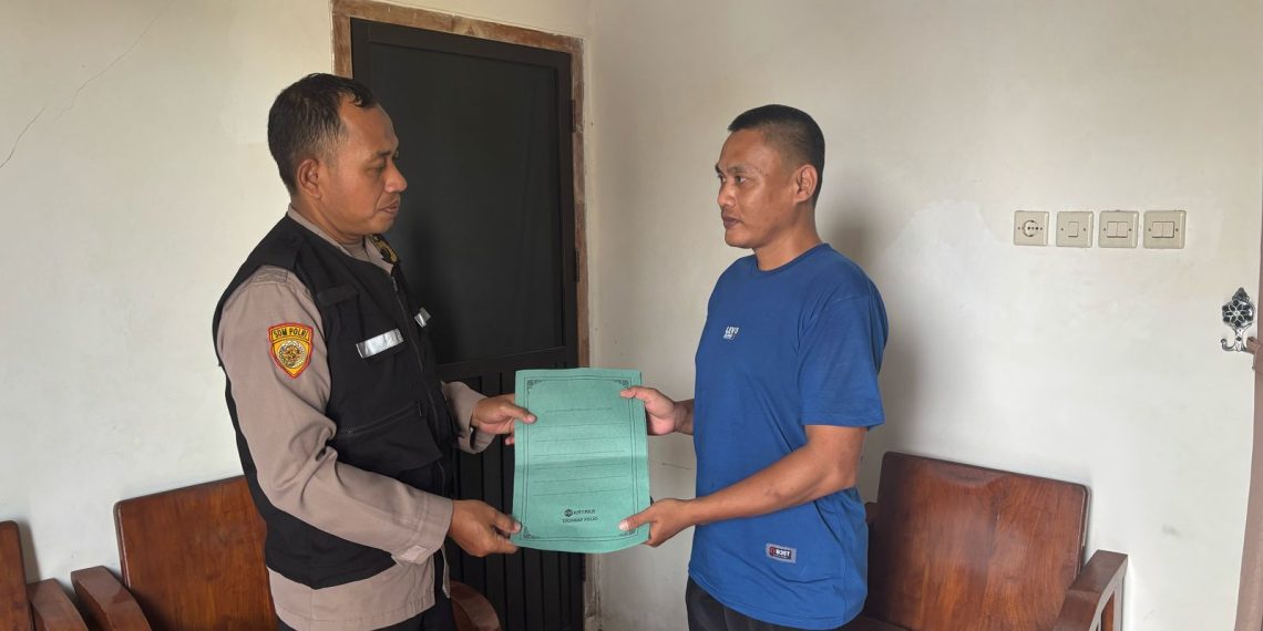 Besuk Anggota Sakit, Polres Rembang Gagas Progam “Tilik Wong Loro”